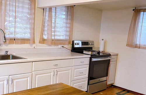 Halawa House | This hideaway is centered right in the middle of Oahu, Hi