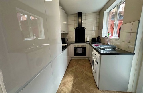 Ormeau House | This house is a 2 bedroom(s), 1 bathrooms, located in Belfast, Northern Ireland.