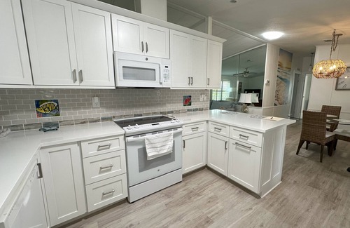 Sarasota House | This house is a 2 bedroom(s), 2 bathrooms, located in Sarasota, FL.