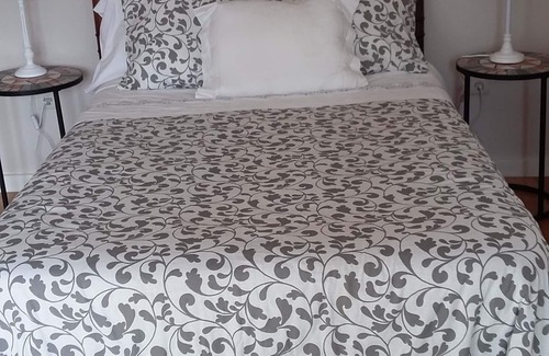 Alquerubim Other | This house is family-friendly. Near there are grocery store, bakery, pharmacy.