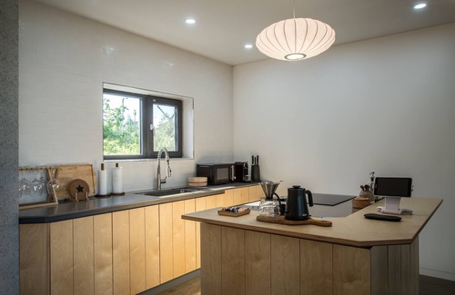 Andeok House | This is a modern design space, and you can enjoy outdoor bath facilities