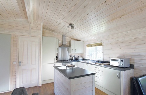 Alford Cabin | This Lodge is nestled in woodlands and comprises of two double rooms and two twin rooms.