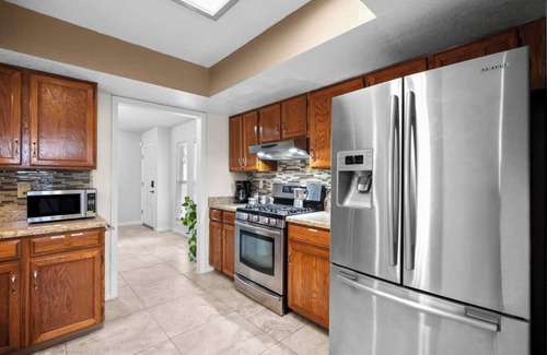 El Paso House | This spacious home has all you need with 2 primary suites, 2 guest bedrooms, and 3 bathrooms