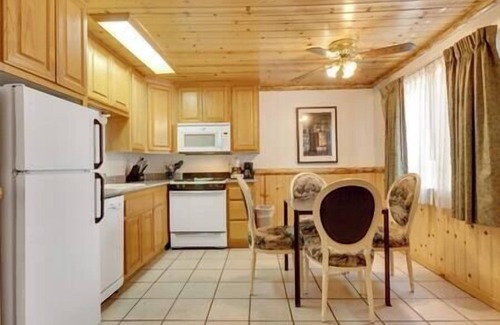 South Lake Tahoe House | This Spacious 2 Bedroom 1 Bath Townhouse in South Lake Tahoe Sleeps 6