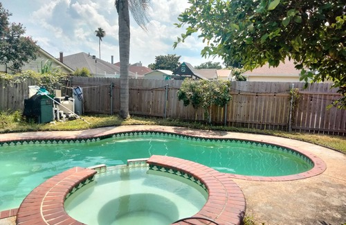 Marrero House | This stylish space has a hometown vibe w/inexpensive transport to downtown NOLA