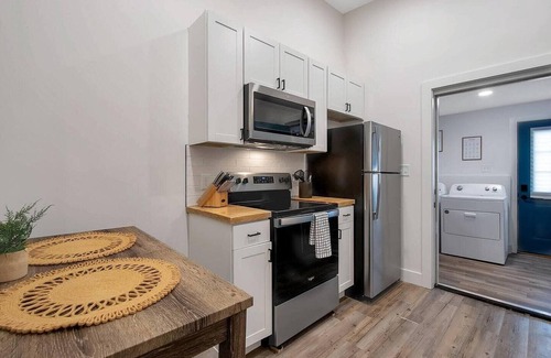 Wichita House | This townhouse is a 1 bedroom(s), 1 bathrooms, located in Wichita, KS.