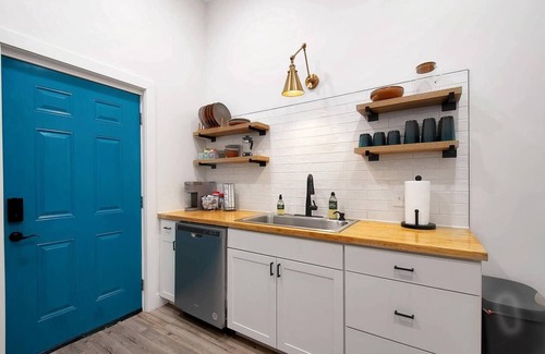 Wichita House | This townhouse is a 1 bedroom(s), 1 bathrooms, located in Wichita, KS.