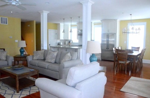 North End Condo | This unit consists of 5 beautifully furnished bedrooms, 3.5 bathrooms, a laundry room/pantry and stainless steel appliances.