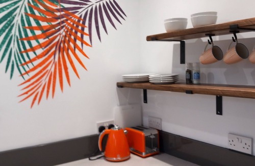 Claypole Apartment | Thistles - Private Entrance Studio