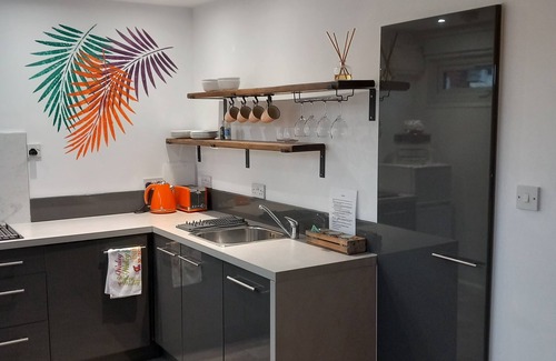 Claypole Apartment | Thistles - Private Entrance Studio