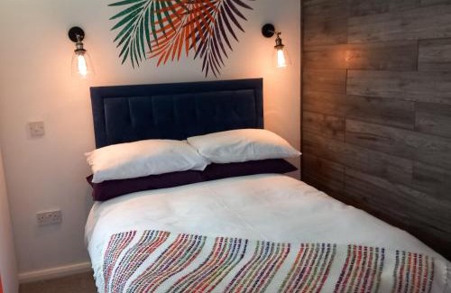 Claypole Apartment | Thistles -Private Entrance Studio