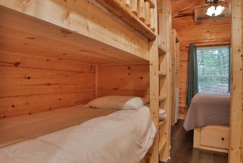 Lookout Valley Neighborhood Association House | Thomas Cabin Forest Tiny Cabin With Hot Tub