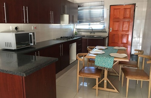 Maun House | Thomo's Inn