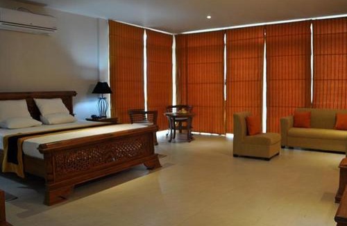 Nintavur Hotel | Thompukandam Village Resort