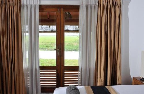 Nintavur Hotel | Thompukandam Village Resort