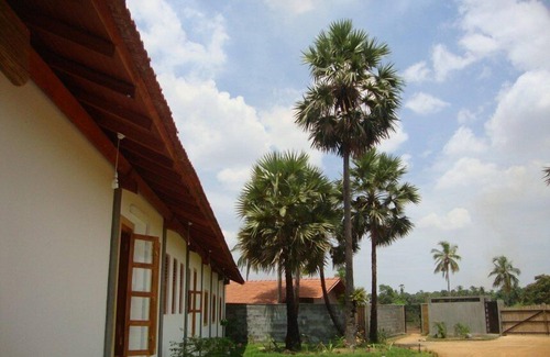 Nintavur Hotel | Thompukandam Village Resort