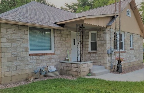 Jefferson Cottage | THREE BEDROOM COTTAGE ACROSS FROM NATIONAL HISTORIC LANDMARK AZTALAN MOUNDS