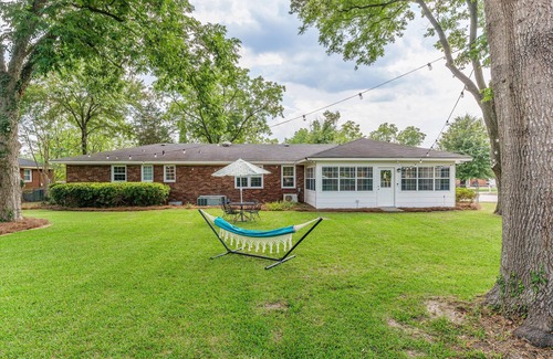 Martinez House | Three bedroom two bath with fenced yard and 2 car garage. The sleeping arrangements for this property are 3 queen beds.