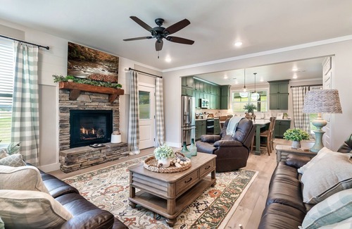 Sevierville House | Three king bedrooms with pool table and hot tub!