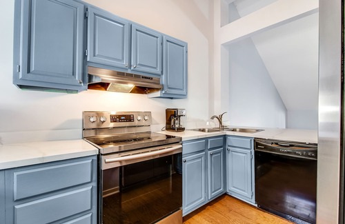 Seabrook Island Villa | Three-level marsh-front villa with screened porch - walk to all amenities