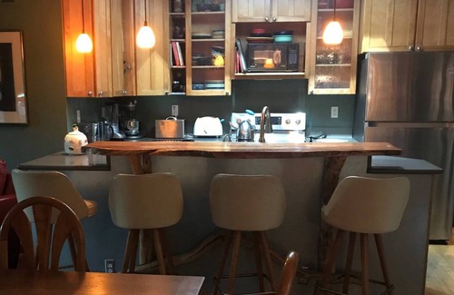 Three Oaks House | Three Oaks Creek House - Perfect - NEW HOT TUB! 3BR +king bed in screenhouse