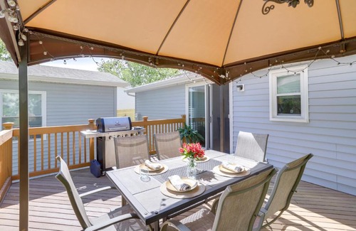 Three Oaks House | Three Oaks Home with Guest House - 8 Mi to Beach!