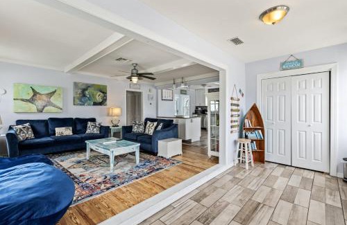 Seabreeze Park House | Three Oars Beach Surf Shack Pool OceanView Game Room