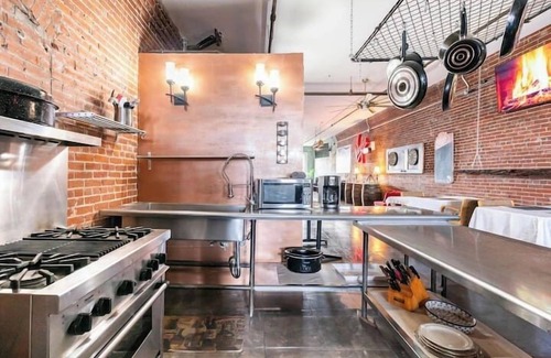 Downtown St. Louis Hotel | Three Rivers Inn at Jordan's Warehouse