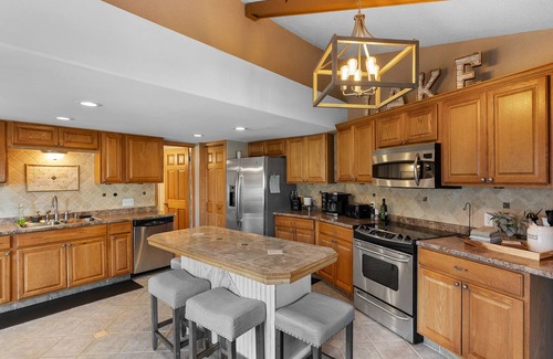 Okauchee House | Three steps away from the water on beautiful Okauchee Lake!