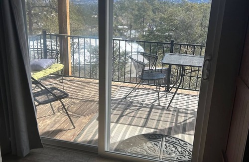 Prescott House | Thumb Butte Chalet Nestled in the Mountains