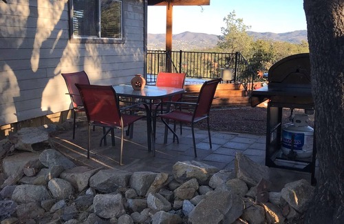 Prescott House | Thumb Butte Chalet Nestled in the Mountains