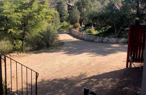 Prescott House | Thumb Butte Chalet Nestled in the Mountains