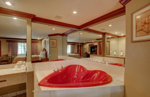 Eastside Hotel | Thunderbird Lodge in Riverside