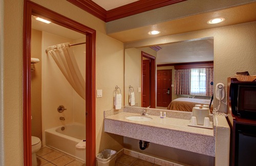 Eastside Hotel | Thunderbird Lodge in Riverside