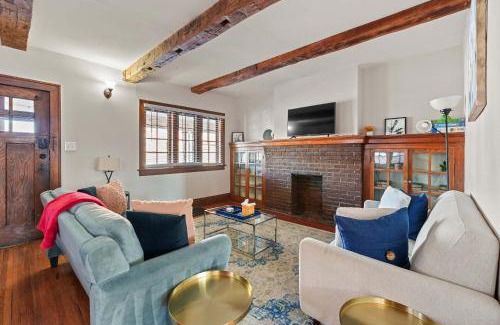 Clintonville House | Tibet Twins Suites For 12