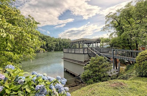 Clayton House | Tibors Landing on Lake Burton