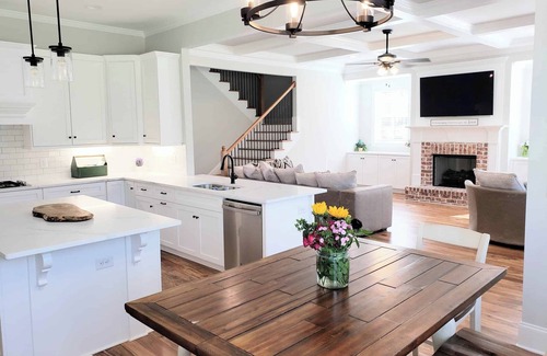 Evans House | Tickets & Badges Available! Large Open Home Perfect for Entertaining Clients