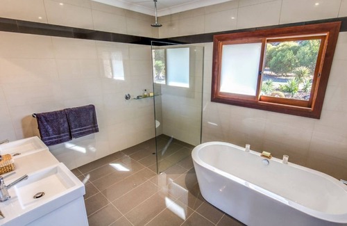 Duncan House | Tickled Pink Holiday House