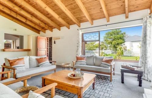 Knysna House | Tidswell Cottage Spacious Leisure Isle home