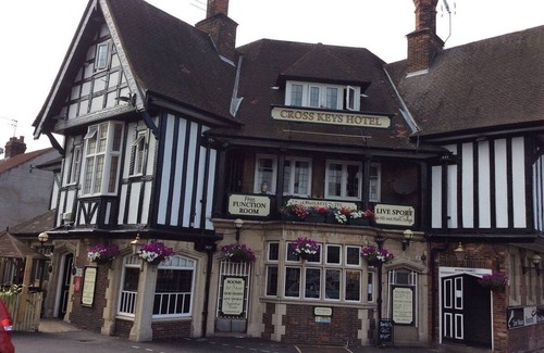 Hull Apartment | Tidy rooms above period local pub