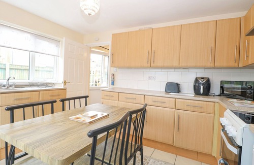 Great Yarmouth Cottage | TIFFANY'S COTTAGE, pet friendly, with a garden in Gorleston-On-Sea