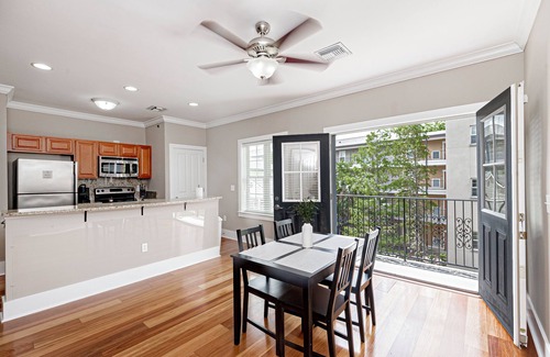 Highlands - Perkins Condo | Tiger Tailgate Retreat – Walk to LSU Stadium & Campus Fun!