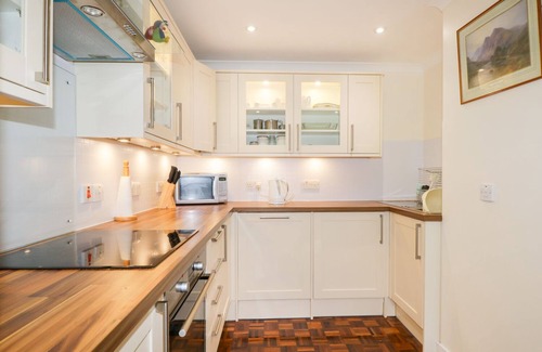 Ardelve Cottage | TIGH FASGAIDH, pet friendly, with open fire in Dornie