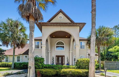 St. Augustine House | Tiki Bar & Heated Pool Jacuzzi Weddings and Events