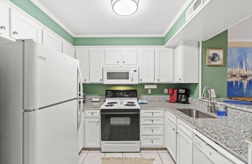 Ocean Drive Apartment | Tilghman 247 -3BR/2.5BA -Outdoor Pool, Hot Tub