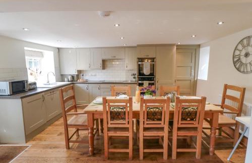 West Heslerton House | Tillers Cottage