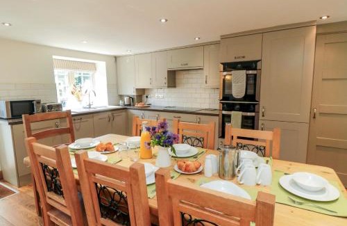 West Heslerton House | Tillers Cottage