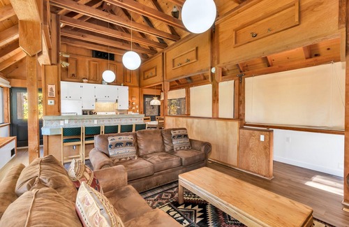 Yosemite West Cabin | Timber Lodge Yosemite Enveloped in Nature!