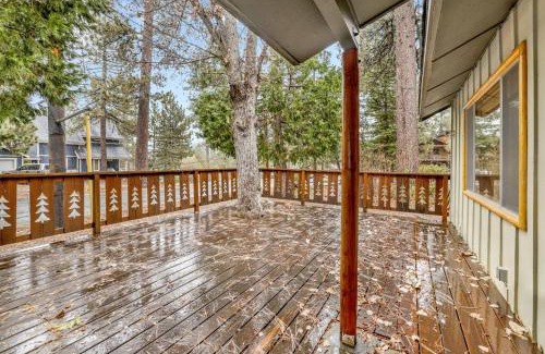 Boulder Bay House | Timber Pines Chalet~ Hot Tub~ Walk to Lake/Marina~