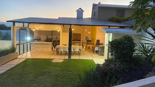 Tequesquitengo House | Time Out Vacations